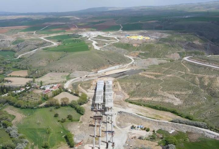 Bakan Uraloğlu: 42 ili birbirine bağlayacak proje, devlet yolundaki trafik yükünü azaltacak