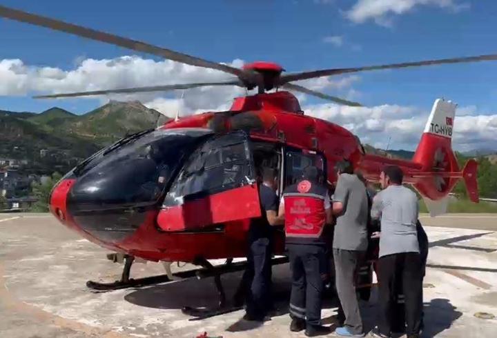 Ayı saldırısında yaralandı, ambulans helikopterle hastaneye ulaştırıldı