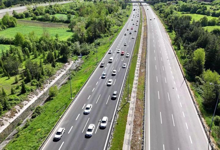 Anadolu Otoyolu'nun Bolu geçişinde trafik yoğunluğu