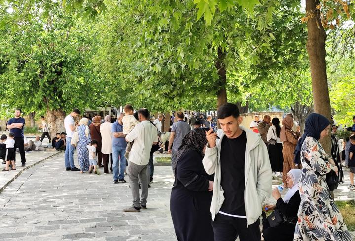 Sultan Şeyhmus Külliyesi’nde bayram yoğunluğu