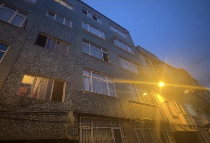 Fatih'te cam silerken 5'inci kattan apartman boşluğuna düşen kadın öldü