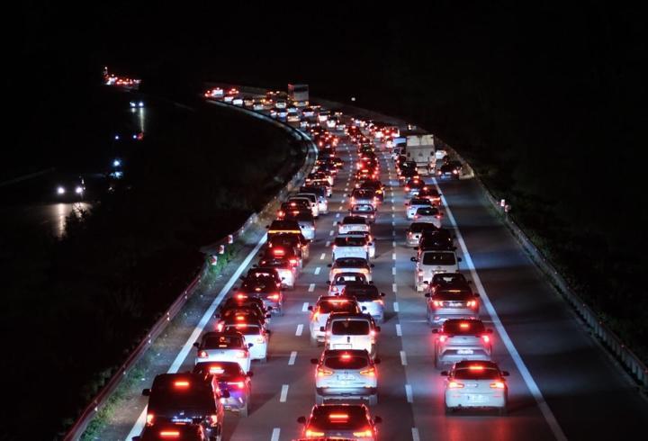 Dönüş çilesi devam ediyor! Trafik durma noktasına geldi