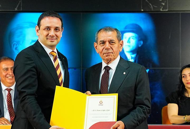 Galatasaray'da yeniden başkan seçilen Dursun Özbek, mazbatasını aldı