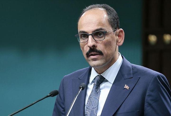 İstanbul Cumhuriyet Başsavcılığı koordinesinde yürütülen operasyonda, Süper Lig maçlarını kaçak yayınladığı ve kullanıcıları yasa dışı bahis sitelerine yönlendirdiği belirlenen “Selçuksports” isimli sitenin yöneticisi Selçuk Yılmaz, Denizli’de gözaltına alındı.5
