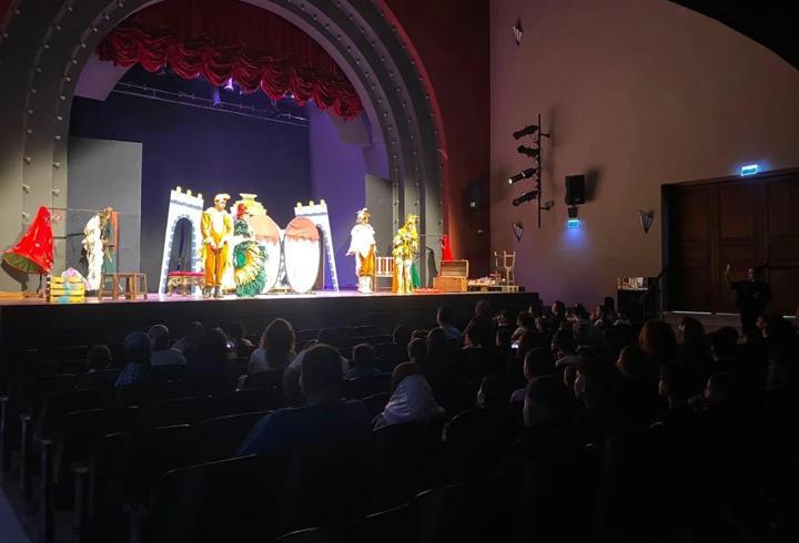Hatay’da çocuklar tiyatro ile eğlendi