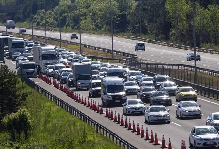 Tem Otoyolu'nda bakım çalışması: Kocaeli'de İstanbul-Ankara yönü trafiğe kapandı