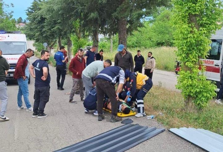 Kamyon ile kamyonet çarpıştı; 5 yaralı