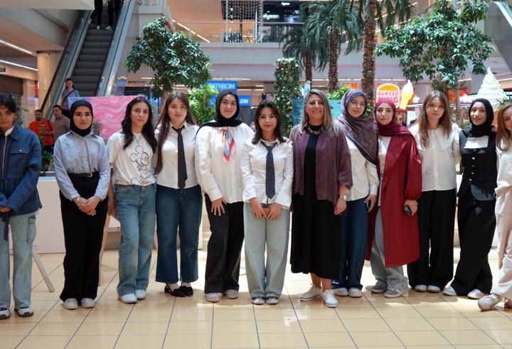 Kayseri'de ‘Gelenekten Geleceğe Sanatla Buluşuyoruz’ sergisi açıldı