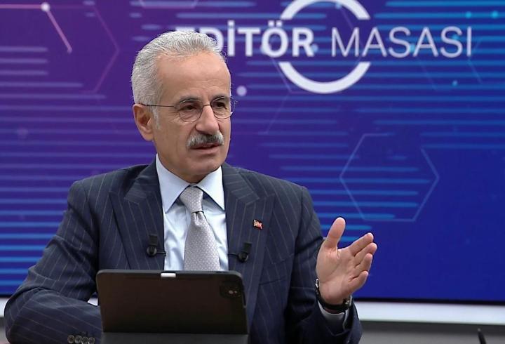 Bakan Uraloğlu: Biri Türk bayraklı 9 gemi Hürmüz Boğazı'nda