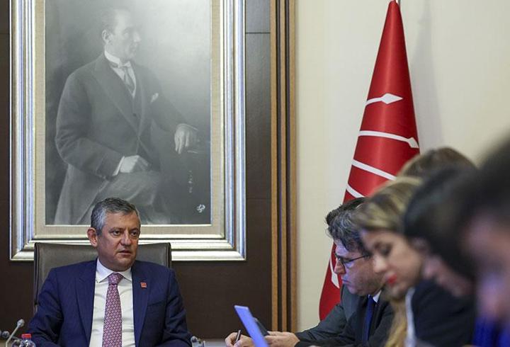 Özgür Özel'den CHP'de merak edilen iki soruya yanıt: Yeni parti kuracak mı?