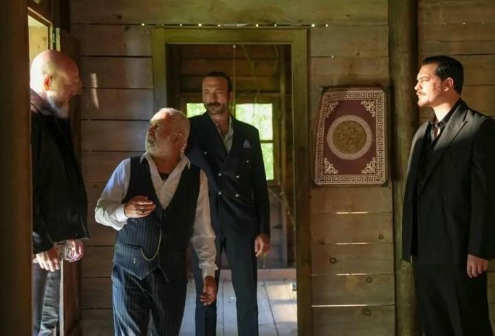 KÜBRA ÜNLÜ YAZDI! Eşref Rüya’da, büyük final öncesi nefes kesen yüzleşme!