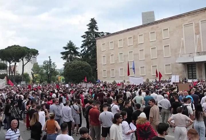 Arnavutluk'ta Trump krizi… Tatil köyü planına tepki