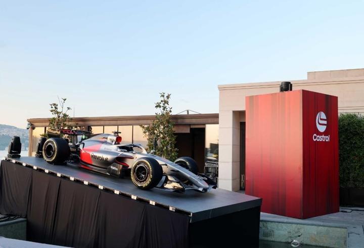 Audi'nin F1 otomobili İstanbul'a geldi
