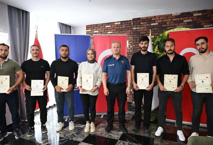 Başarılı emniyet personeline 'üstün başarı belgesi'