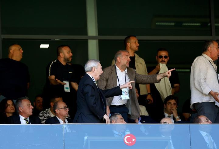 "8 yıldır nerede Aziz Yıldırım?" tezahüratı sonrası ortalık karıştı