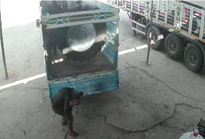 Siirt'te hava basılan lastik patladı: 2 yaralı