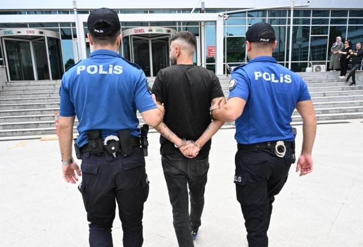Kırmızı bültenle aranan firari hükümlü Mersin Havalimanında yakalandı
