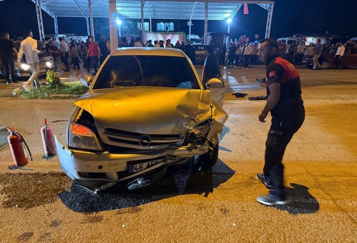 Osmaniye’de iki otomobil çarpıştı; 3 yaralı