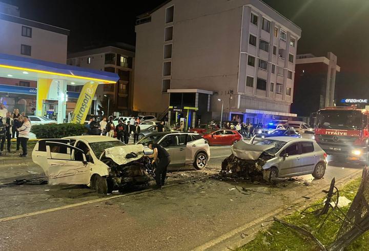 Samsun'da 3 aracın karıştığı zincirleme kaza: 5 yaralı