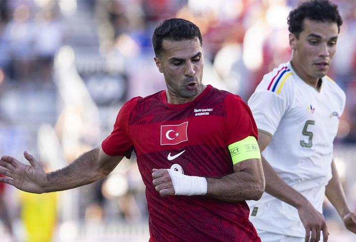 Zeki Çelik'ten kaptanlık sözleri: Hayallerimden birini gerçekleştirdim