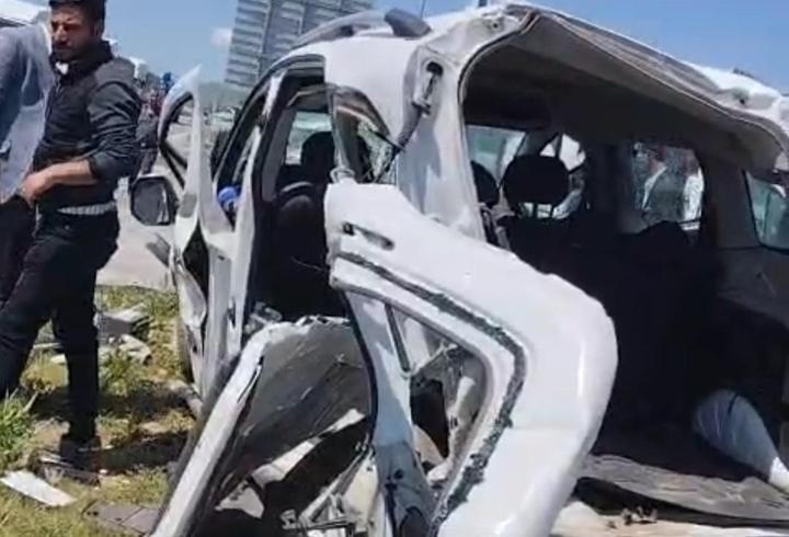 Hafif ticari araç ile kamyonet kafa kafaya çarpıştı; 4 ölü, 2 yaralı