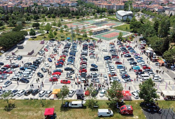Tekirdağ’da, modifiye araç tutkunları bir araya geldi