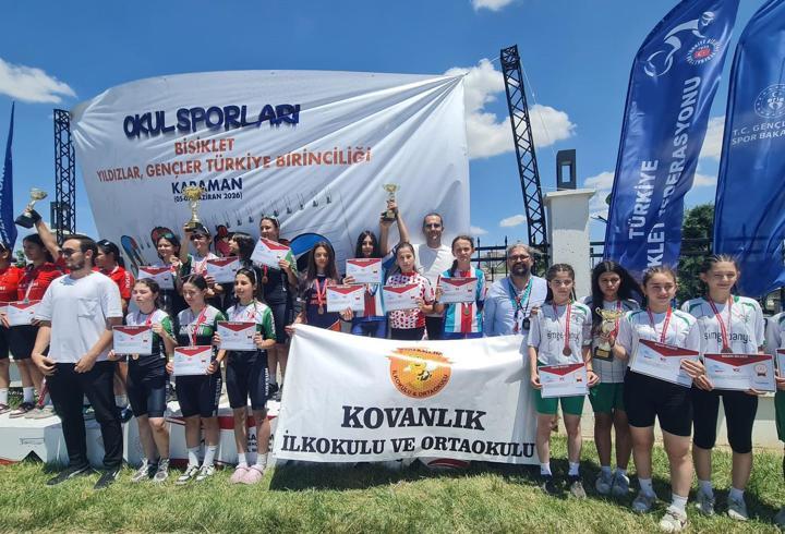 Köy okulunun kızları, bisiklette Türkiye 3'üncüsü
