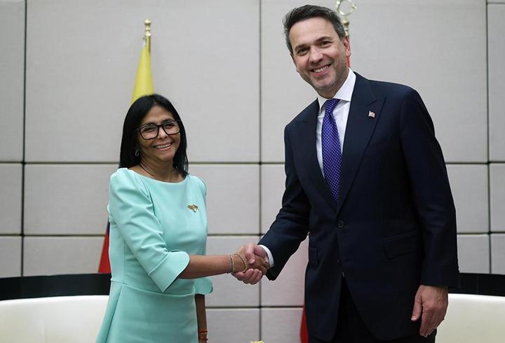 Bakan Bayraktar, Venezuela Geçici Devlet Başkanı Rodriguez ile görüştü