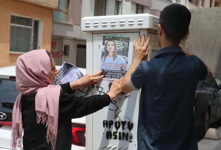 2 aydır haber alamadığı kızını sokak sokak arıyor