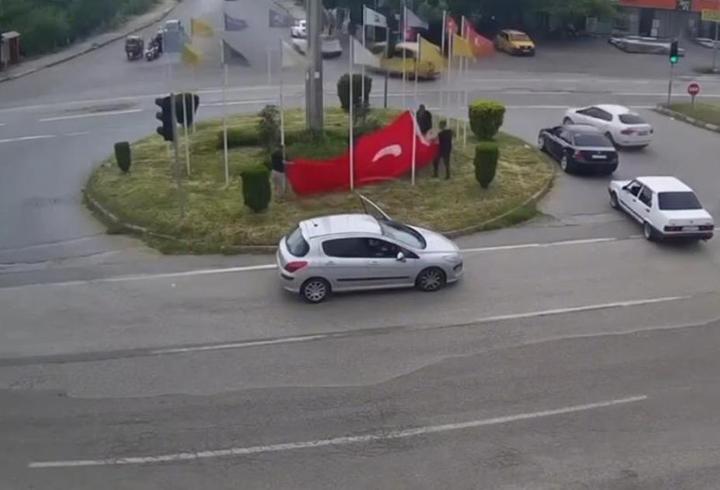 Hataylı vatandaşlardan örnek davranış! Araçlarını durdurup koştular