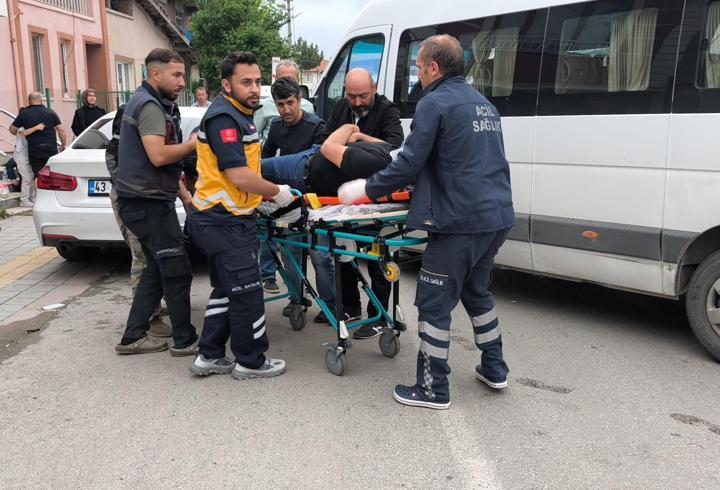 Kütahya’da servis araçlarının çarpıştığı kazada 2 kişi yaralandı