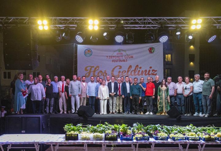 Mezitli’de Örtüaltı Üzüm Festivali coşkuyla kutlandı
