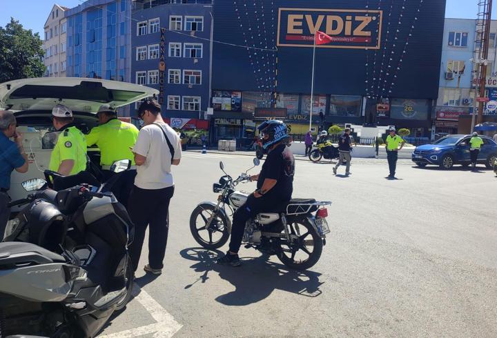 2 gün üst üste kasksız yakalanan motosiklet sürücüsüne 7 bin 500 lira ceza
