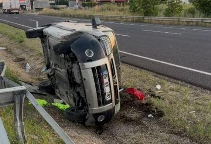 Ankara'da otomobil, refüje çarpıp takla attı: 2 yaralı