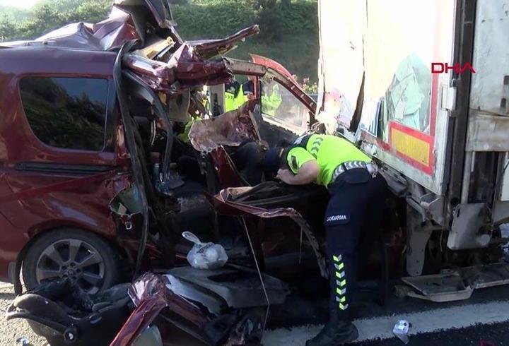 Kuzey Marmara Otoyolu'nda feci kaza: 1'i 2 aylık bebek, 3 ölü