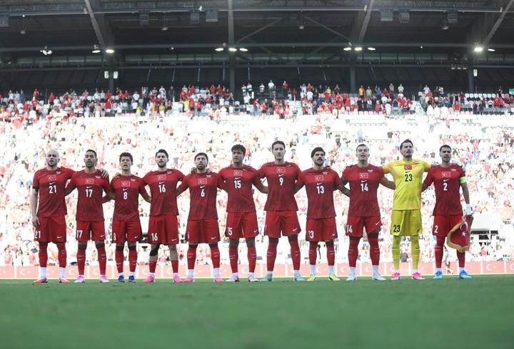 İki isim Montella'nın kararıyla milli takım kafilesinden ayrılıyor