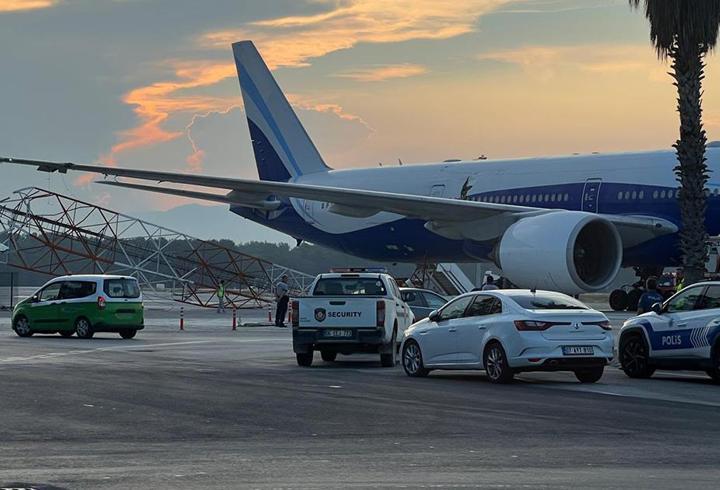 Yolcu uçağı, Antalya Havalimanı’nda radar direğine çarptı