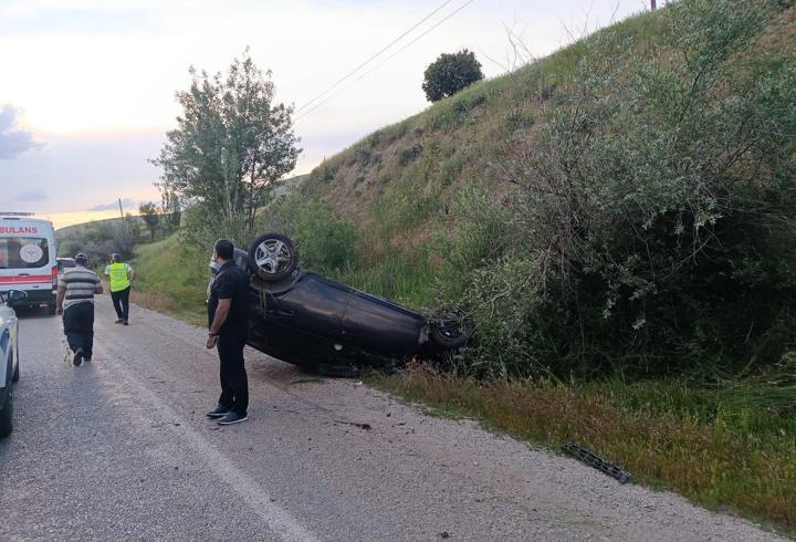 Malatya'da devrilen otomobilin sürücüsü yaralandı