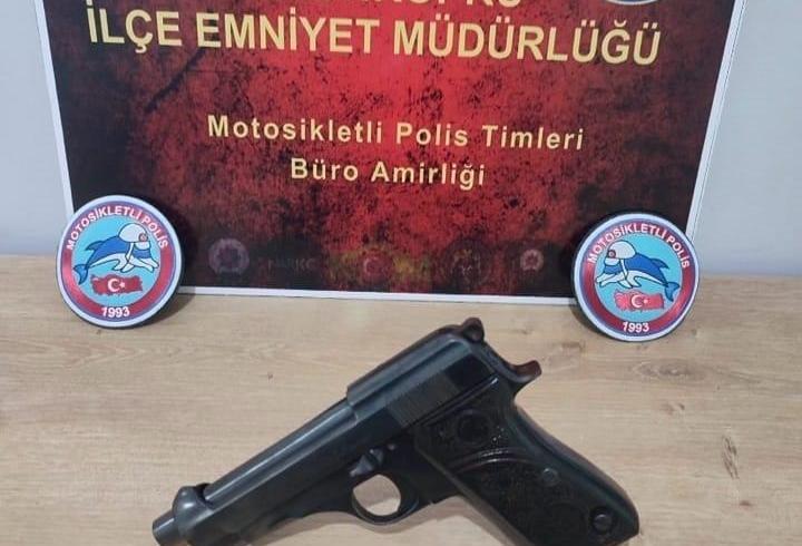 Ruhsatsız tabancayla yakalanan ehliyetsiz sürücüye 240 bin lira ceza