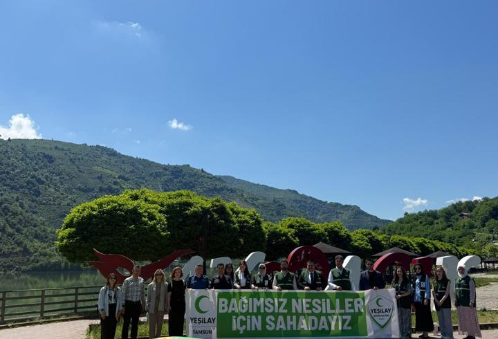 Yeşilay Ayvacık'ta bağımlılıkla mücadele kapsamında bilgilendirme yaptı