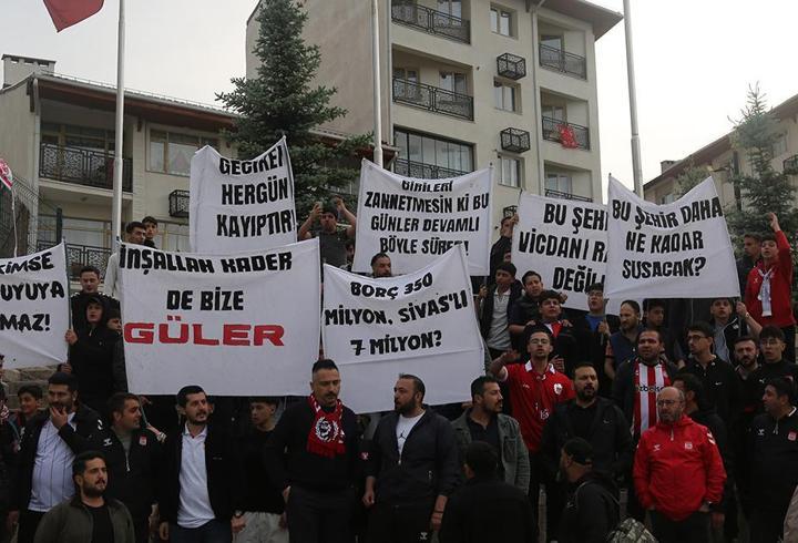 Sivassporlu taraftarlar, kulüp için harekete geçti