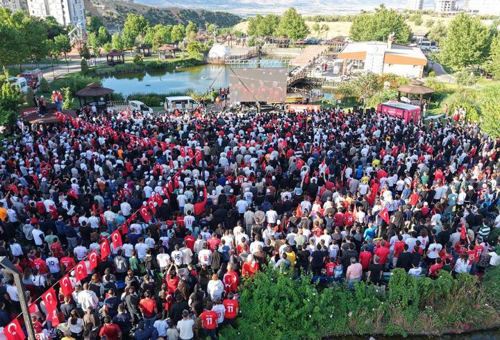 Kahramanmaraş’ta dev ekranda milli heyecan