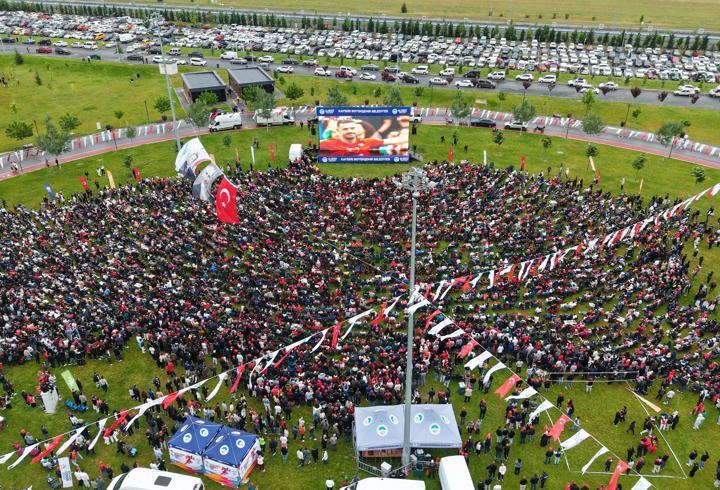 Kayseri’de milli maç heyecanı, dev ekranda yaşandı