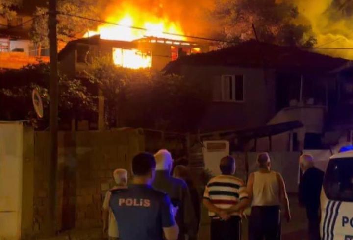 Gaziosmanpaşa’da 3 gecekondu alev alev yandı