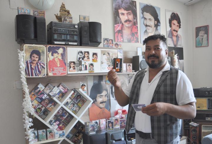 Ferdi Tayfur sevgisini evinde yaşatıyor