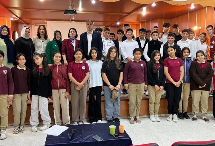 Öğrencilere diksiyon ve görgü kuralları eğitimi