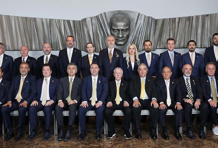 Fenerbahçe Yönetim Kurulu toplantısı sona erdi! Kimin hangi göreve getirildiği belli oldu