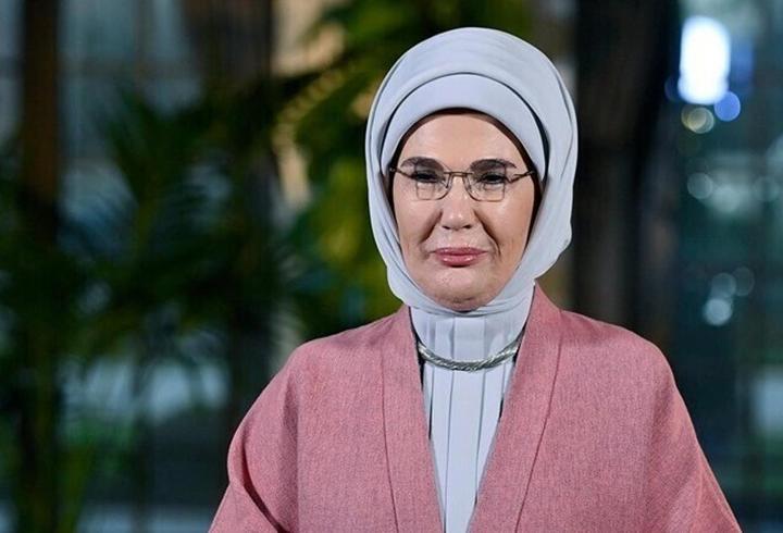 Emine Erdoğan'dan Bakan Kurum'a tebrik