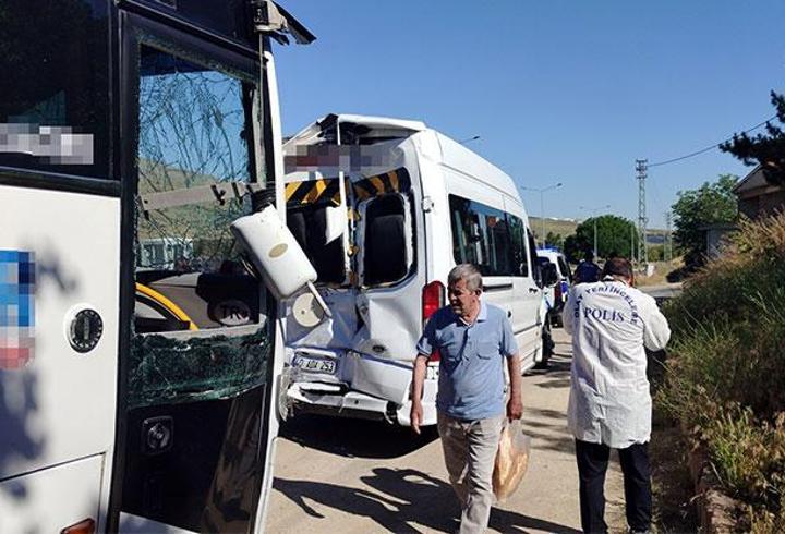 SON DAKİKA... Kırşehir'de işçi servis midibüsü, minibüse çarptı: 42 yaralı