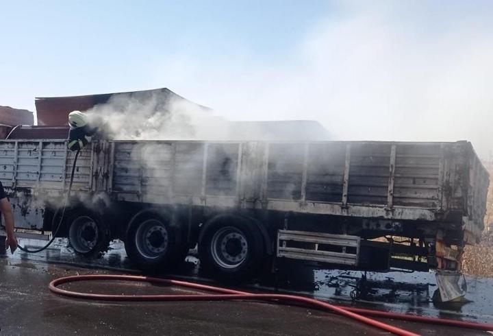 Mardin’de MDF yüklü TIR'ın dorsesi yandı